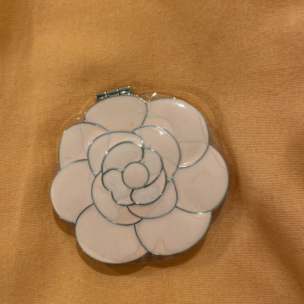NWOT Nordstrom compact mirror - Picture 2 of 5